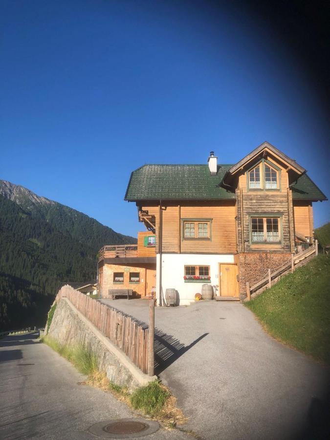 Peerfect Ferienwohnungen Navis Exterior foto